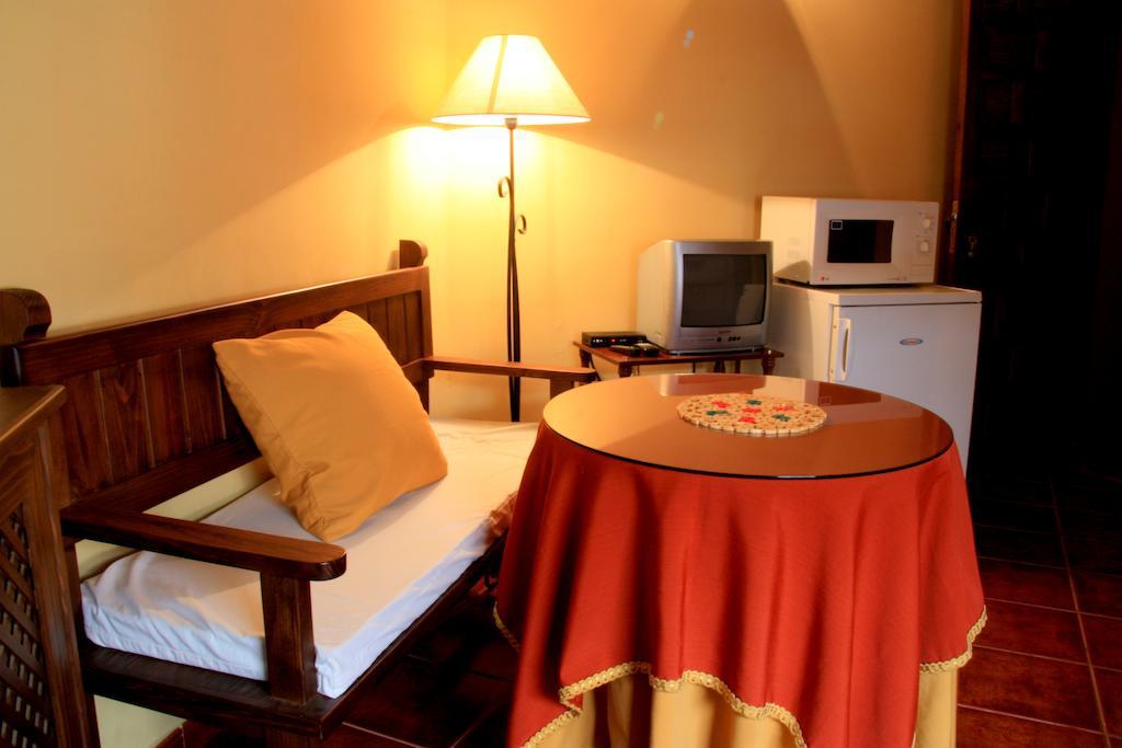 La Boticaria Casa Rural Apartamento Descargamaría Szoba fotó