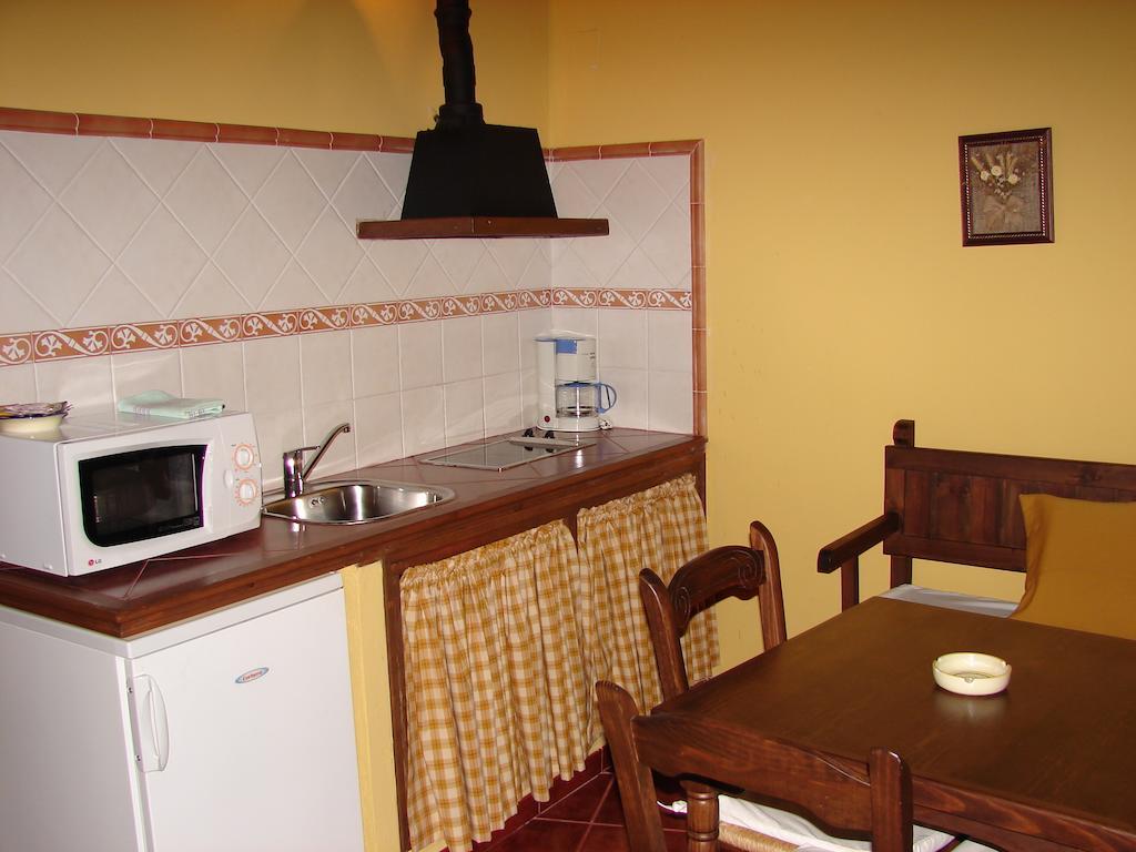 La Boticaria Casa Rural Apartamento Descargamaría Szoba fotó