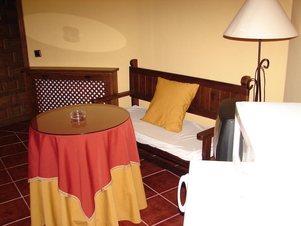 La Boticaria Casa Rural Apartamento Descargamaría Szoba fotó